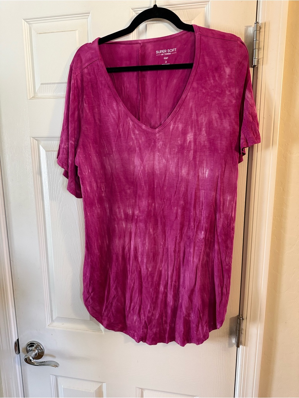 torrid V-Neck Short Sleeve Tee in Berry Magenta Wash
